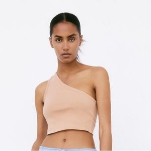 One shoulder cropped tank